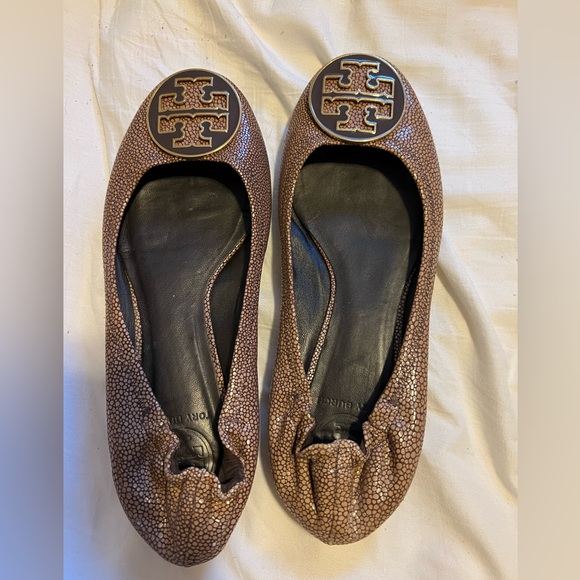 VGUC Tory Burch Eel Skin pattern Flats Reva Sz 8.5 - Picture 1 of 2